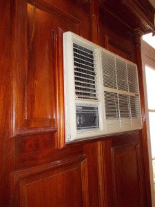 Capilla, pared Este -detalle aire acondicionado