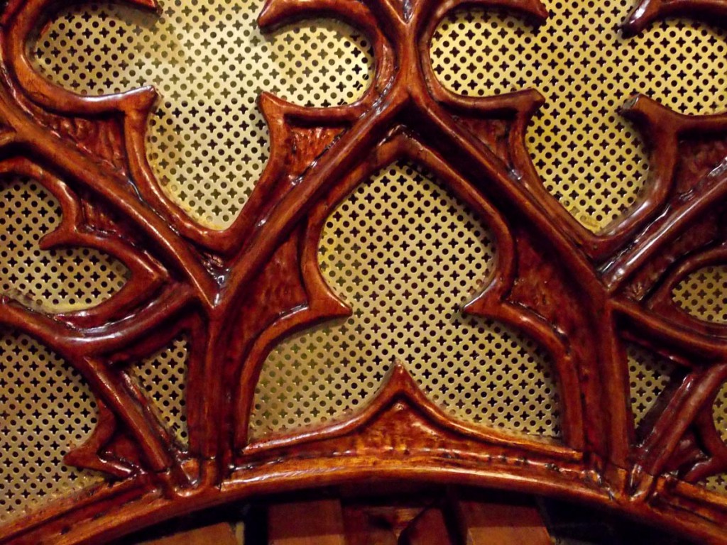 Detalle Rosetón y chapa perforada