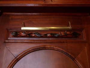 pared oeste- iluminador con base tallada