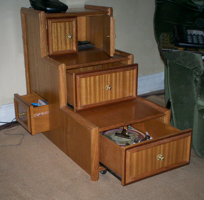 Pequeño mueble escalera