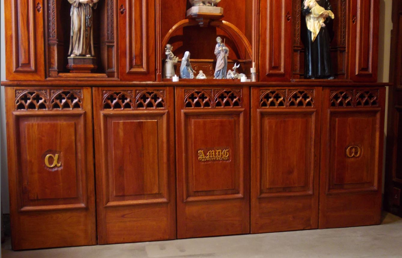 Capilla en vivienda particular /// PUERTAS MUEBLE